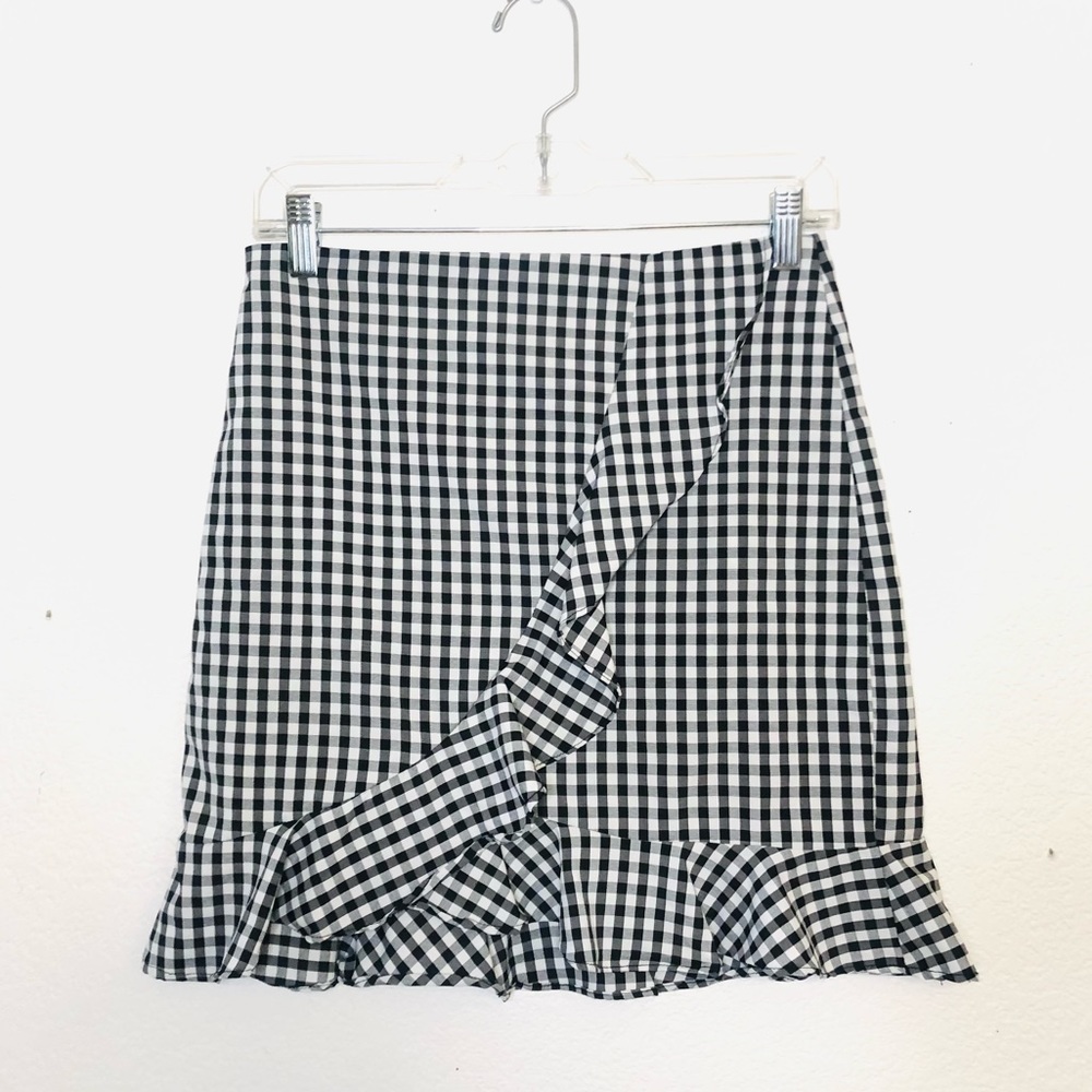 5 FOR $25 ⭐️ Gingham Ruffle Skirt